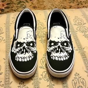 Vans "Glow in the Dark Skull" Size: 9 for men & 10.5 for Women
